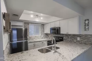 Photo #5: 6336158 Listing