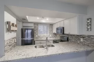 Photo #6: 6336158 Listing