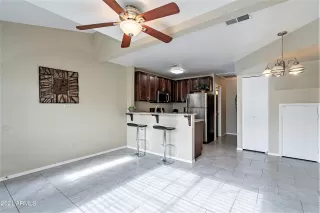 Photo #5: 6336812 Listing