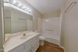 Photo #5: 6338616 Listing