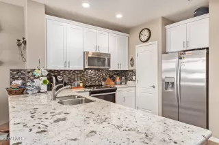 Photo #6: 6340831 Listing 