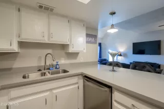 Photo #5: 6341742 Listing