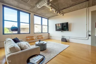 Photo #5: 6342533 Listing