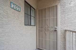 Photo #4: 6342998 Listing