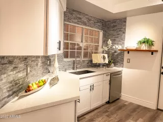 Photo #5: 6344695 Listing