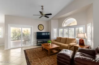 Photo #4: 6346789 Listing