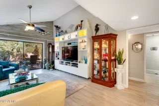 Photo #5: 6347414 Listing