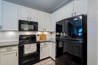 Photo #3: 6349114 Listing