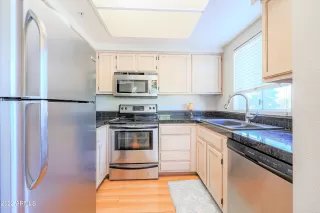 Photo #3: 6349605 Listing