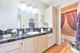 Photo #6: 6349605 Listing