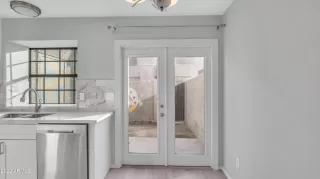 Photo #5: 6349964 Listing