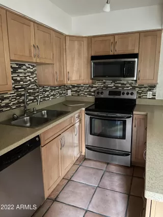 Photo #5: 6350009 Listing