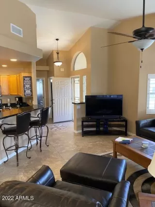 Photo #6: 6350862 Listing