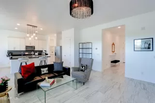 Photo #4: 6353226 Listing