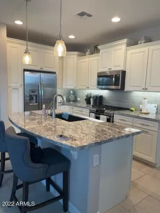 Photo #2: 6354157 Listing