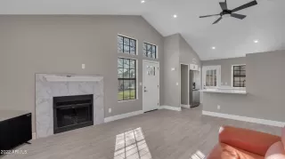 Photo #2: 6355384 Listing