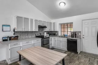 Photo #6: 6355744 Listing