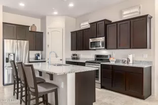 Photo #6: 6357005 Listing