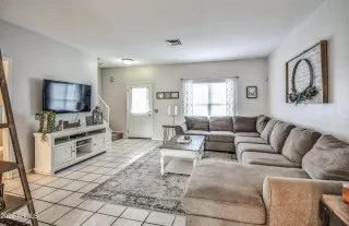 Photo #2: 6357247 Listing