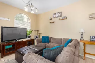 Photo #6: 6357987 Listing