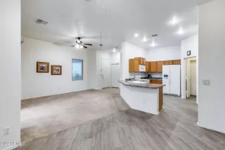 Photo #6: 6360077 Listing