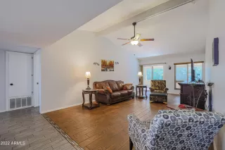 Photo #6: 6363892 Listing