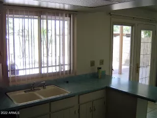 Photo #5: 6364100 Listing