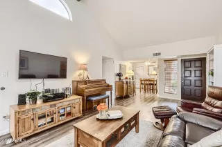 Photo #6: 6364726 Listing