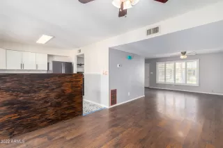 Photo #6: 6365666 Listing