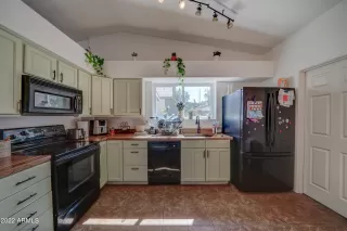 Photo #3: 6366538 Listing