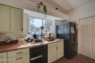 Photo #5: 6366538 Listing