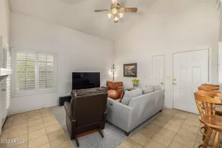 Photo #5: 6366905 Listing