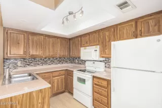 Photo #6: 6367439 Listing