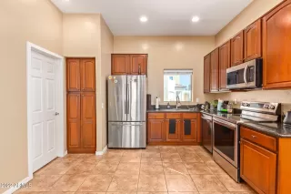 Photo #5: 6368063 Listing