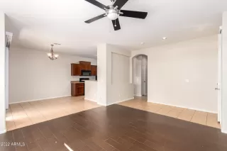 Photo #5: 6370070 Listing