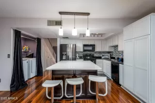 Photo #6: 6373447 Listing