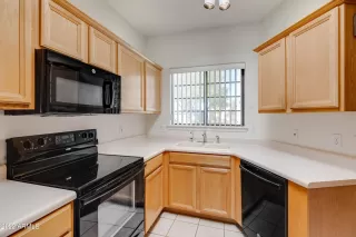 Photo #6: 6373704 Listing