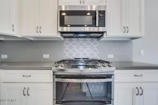 Photo #5: 6373889 Listing