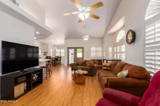 Photo #5: 6374191 Listing