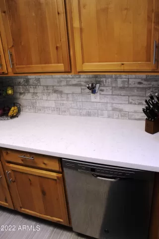 Photo #5: 6374207 Listing