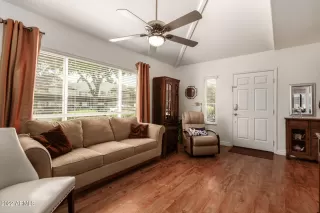 Photo #4: 6374438 Listing