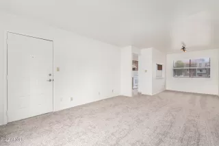 Photo #6: 6376229 Listing