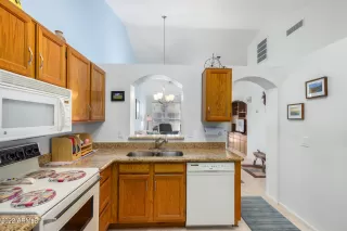 Photo #5: 6377629 Listing