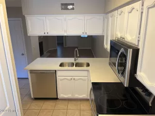 Photo #5: 6378705 Listing