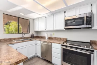 Photo #5: 6379937 Listing