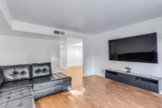 Photo #6: 6380378 Listing