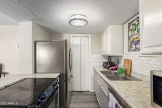 Photo #6: 6380801 Listing