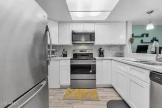 Photo #4: 6381585 Listing