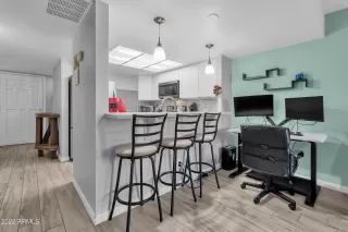 Photo #5: 6381585 Listing