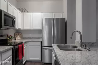 Photo #6: 6381709 Listing